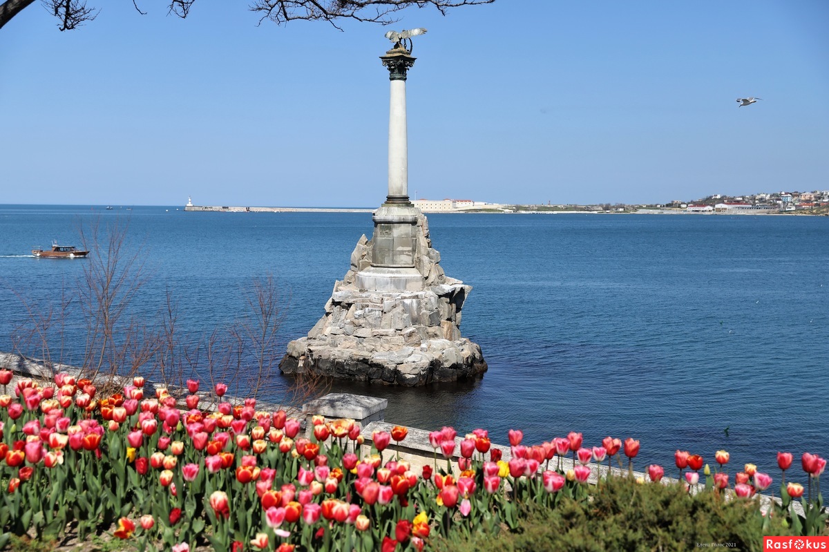 Монумент Погибшим кораблям в мае в Севастополе