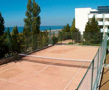 Теннисный корт в «Альбатрос»