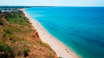 Пляж отеля в Любимовке у моря